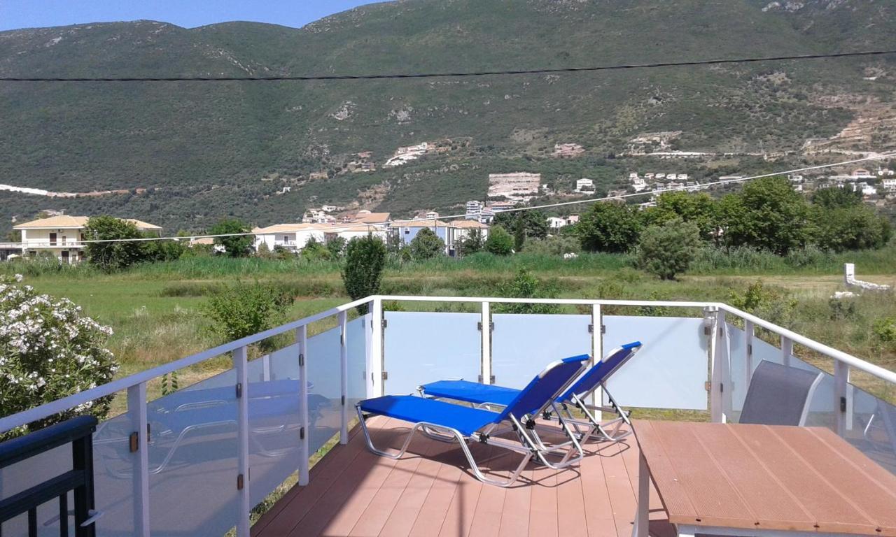 Queen Bay studios Vassiliki Esterno foto