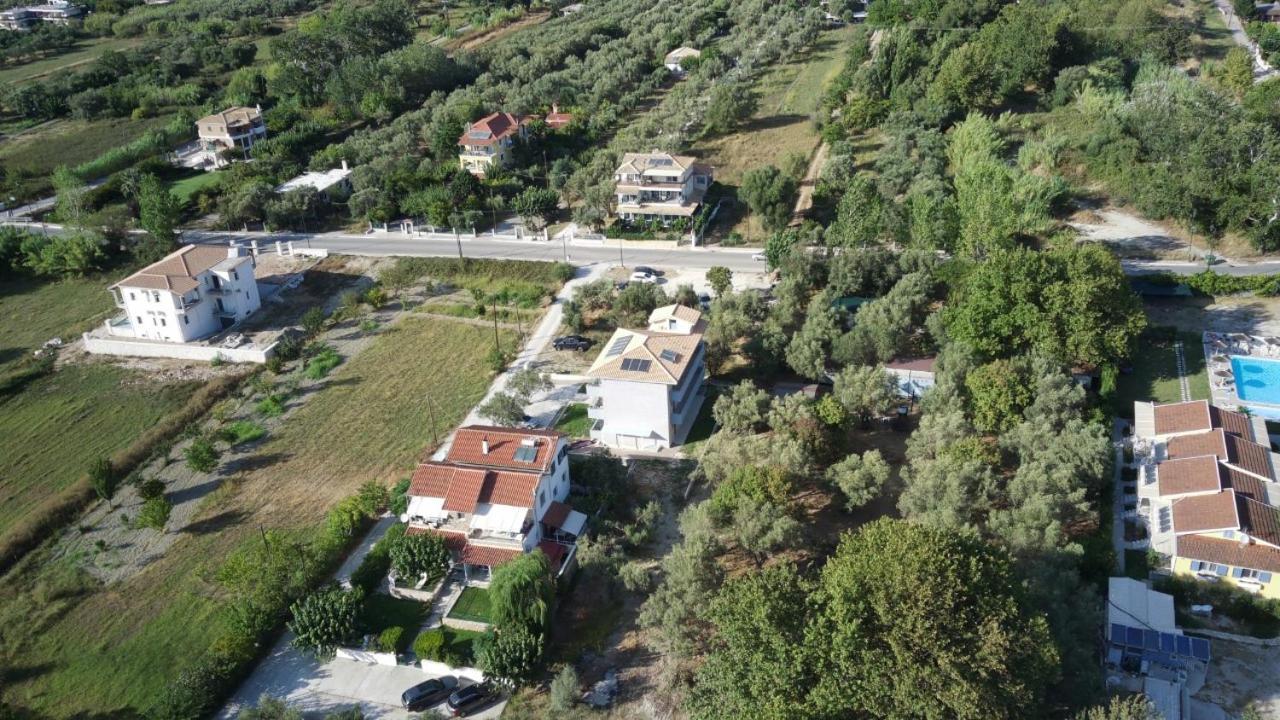 Queen Bay studios Vassiliki Esterno foto