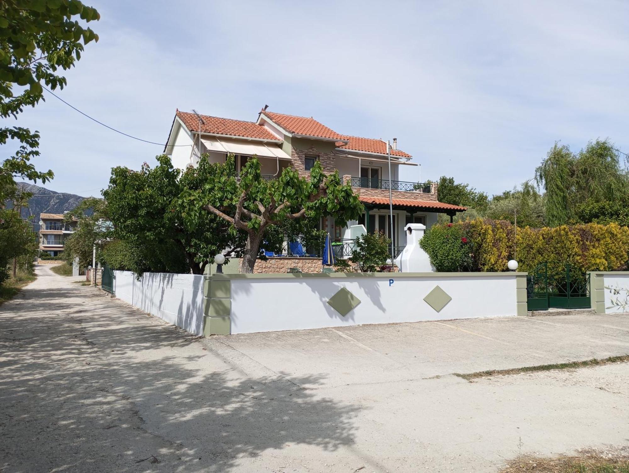 Queen Bay studios Vassiliki Esterno foto