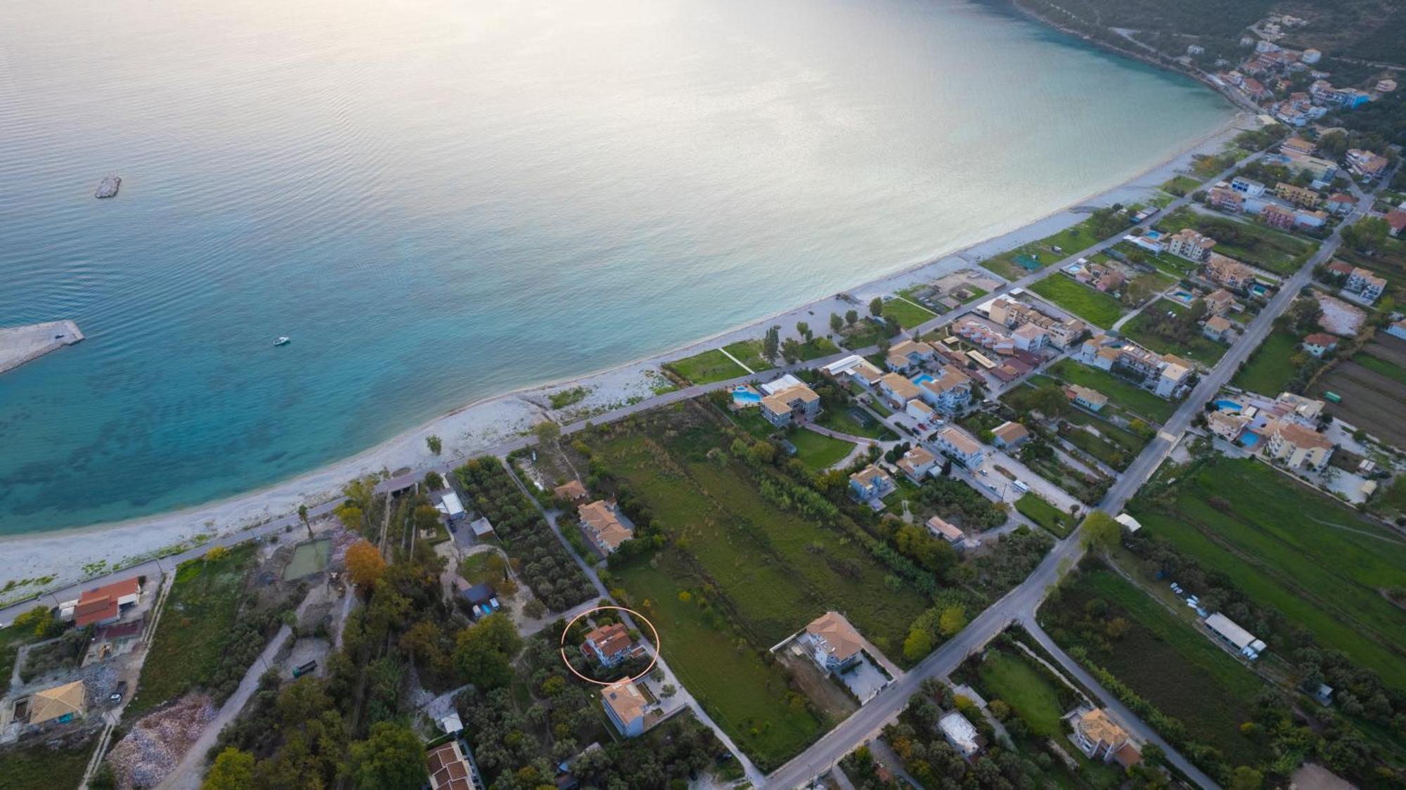 Queen Bay studios Vassiliki Esterno foto
