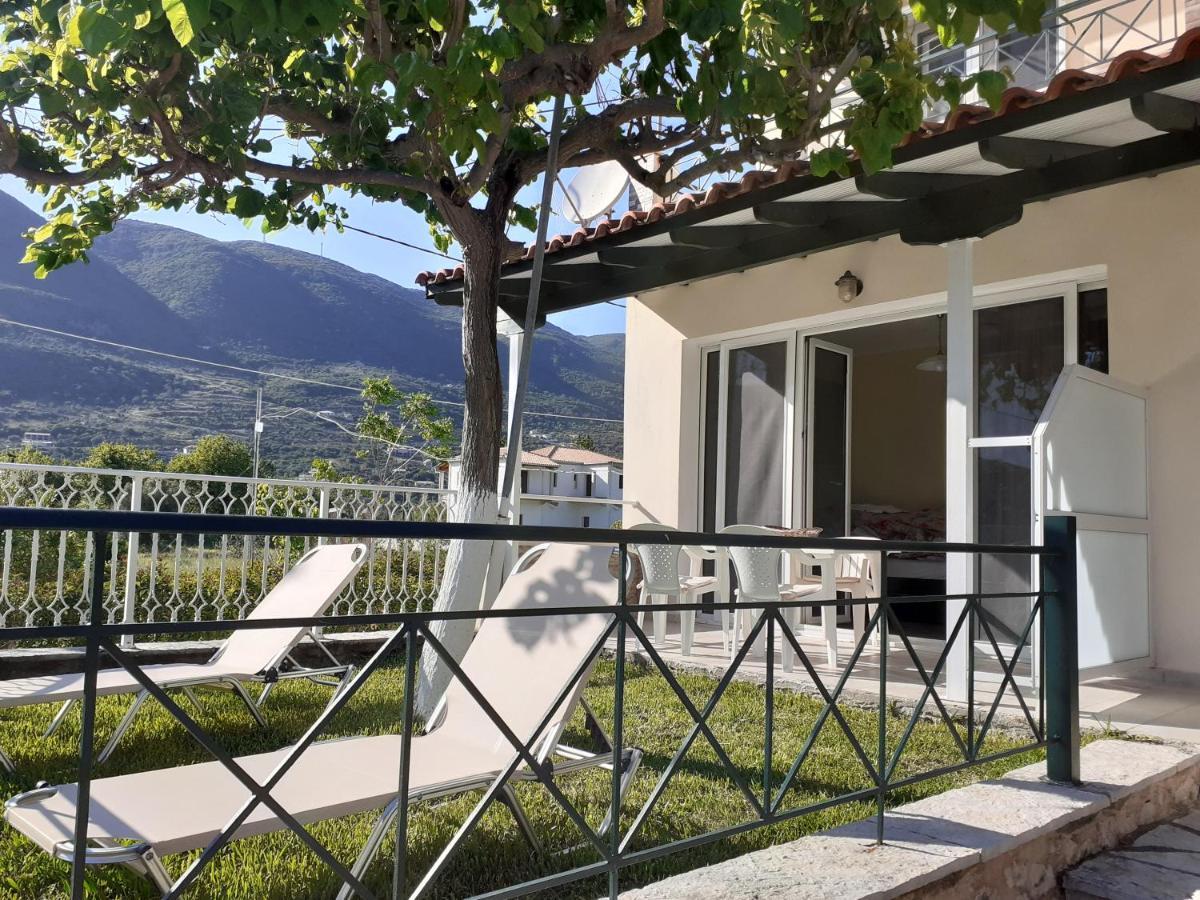 Queen Bay studios Vassiliki Esterno foto